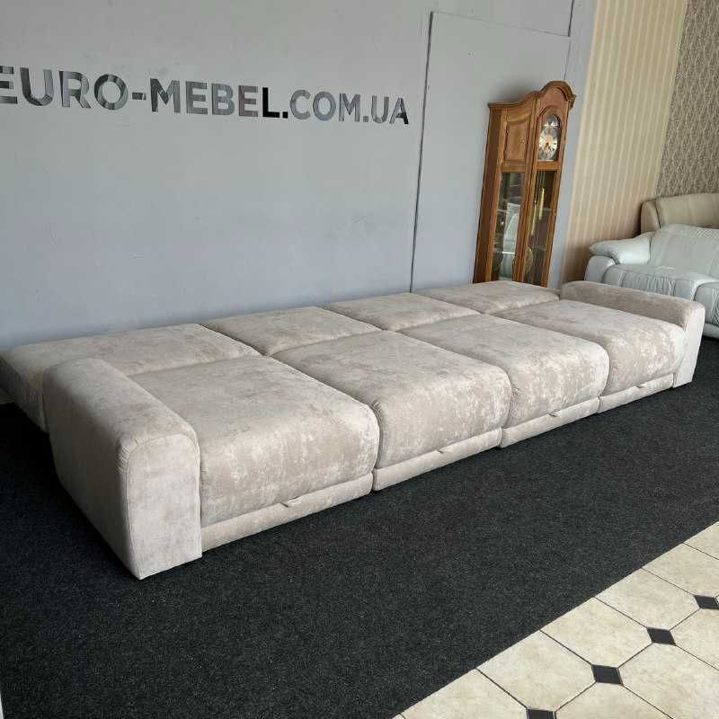 Великий прямий новий розкладний диван