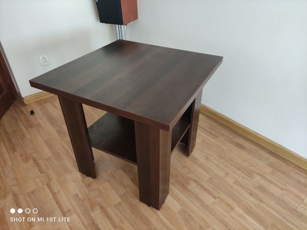 Stół, stolik nocny i stabilny