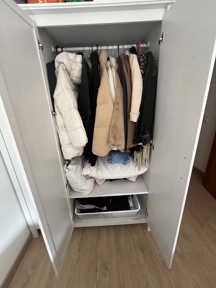 Roupeiro IKEA com 3 portas