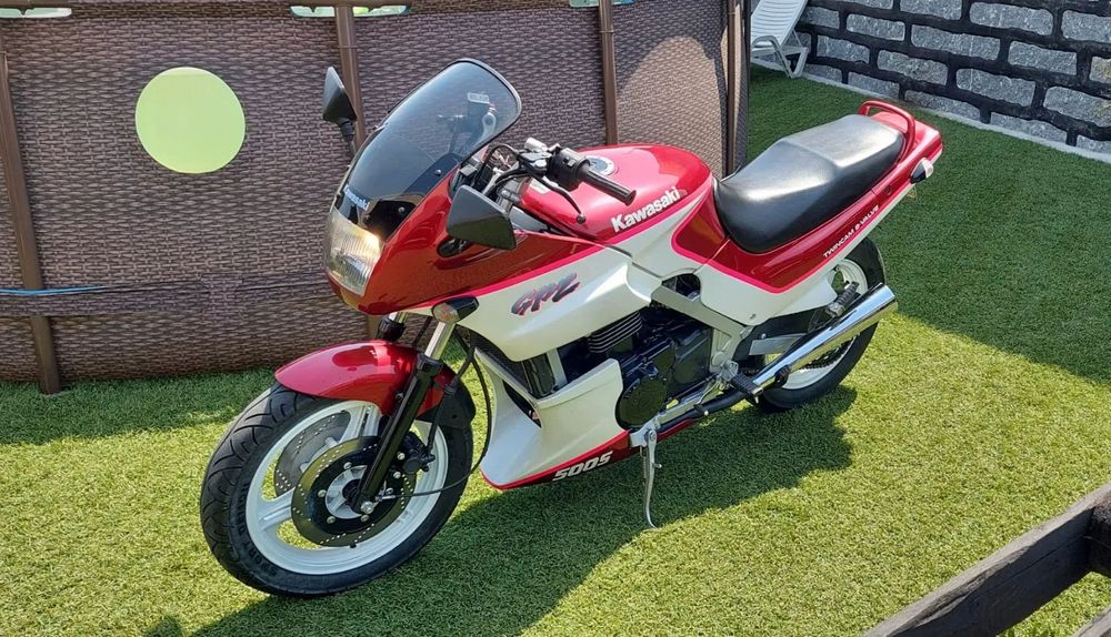 Kawasaki GPZ  Twin cam 8 valv