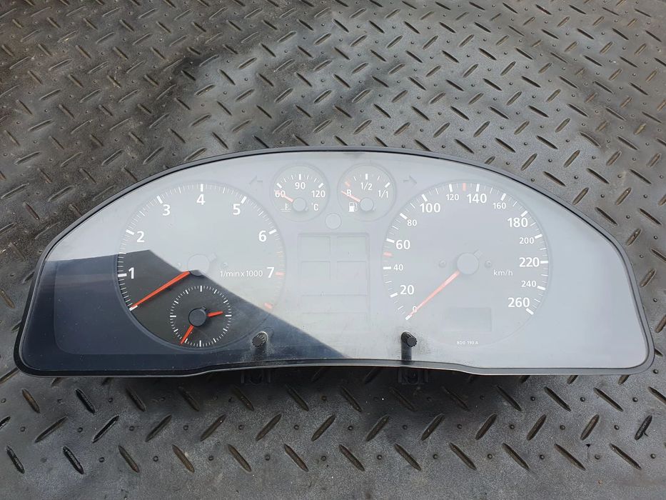 LICZNIK ZEGAR AUDI A4 B5 1.6 8V 8D0919033C EUROPA