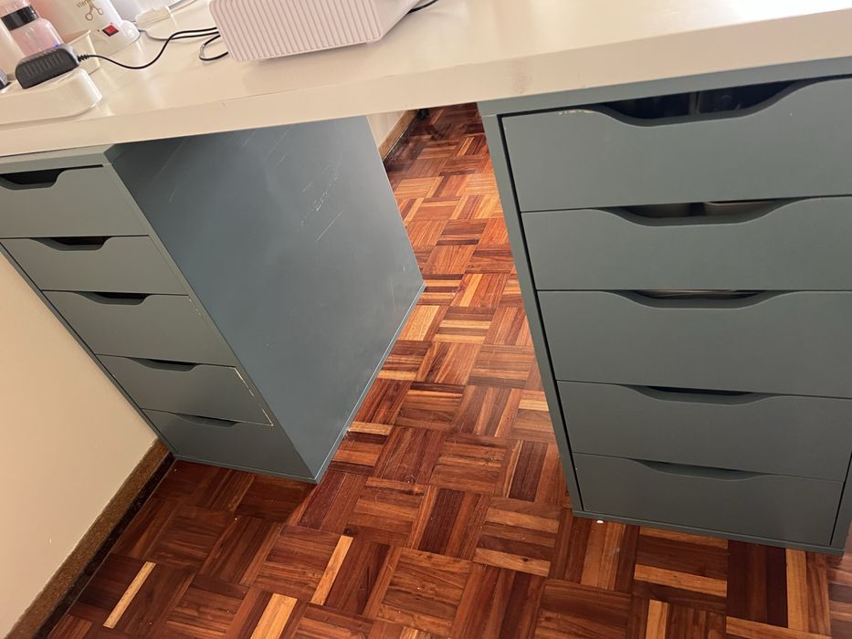 Secretaria com gaveteiros ikea