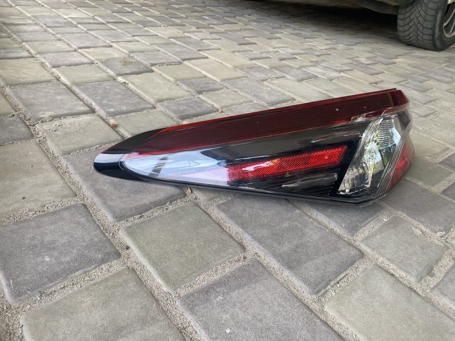 Задний левый фонарь toyota camry 2023года рестайлинг