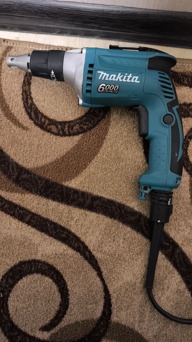 Сетевой шуруповерт для гипсокартона MAKITA FS6300R