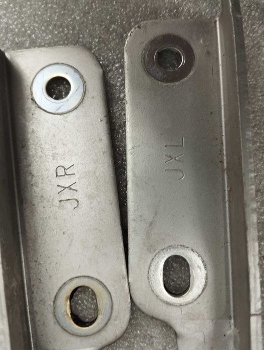 Zawias Zawiasy Maski Nissan NV200