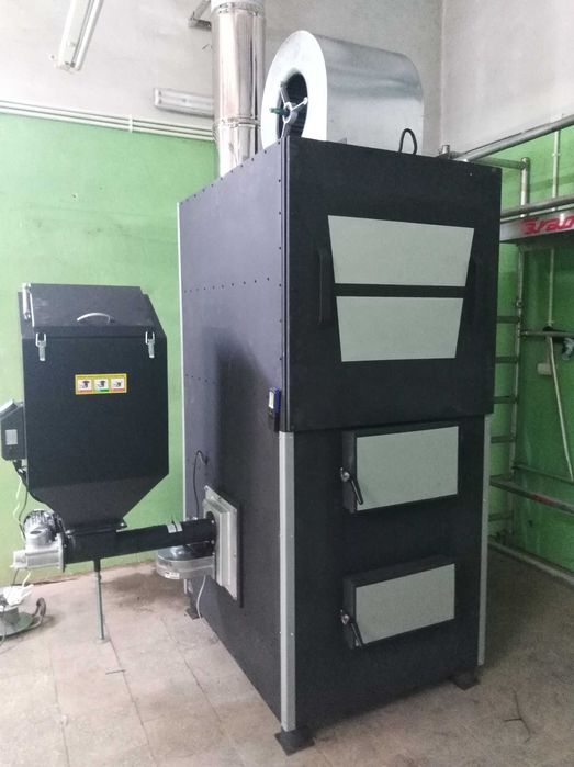 Piec nadmuchowy z podajnikiem 100 kw.