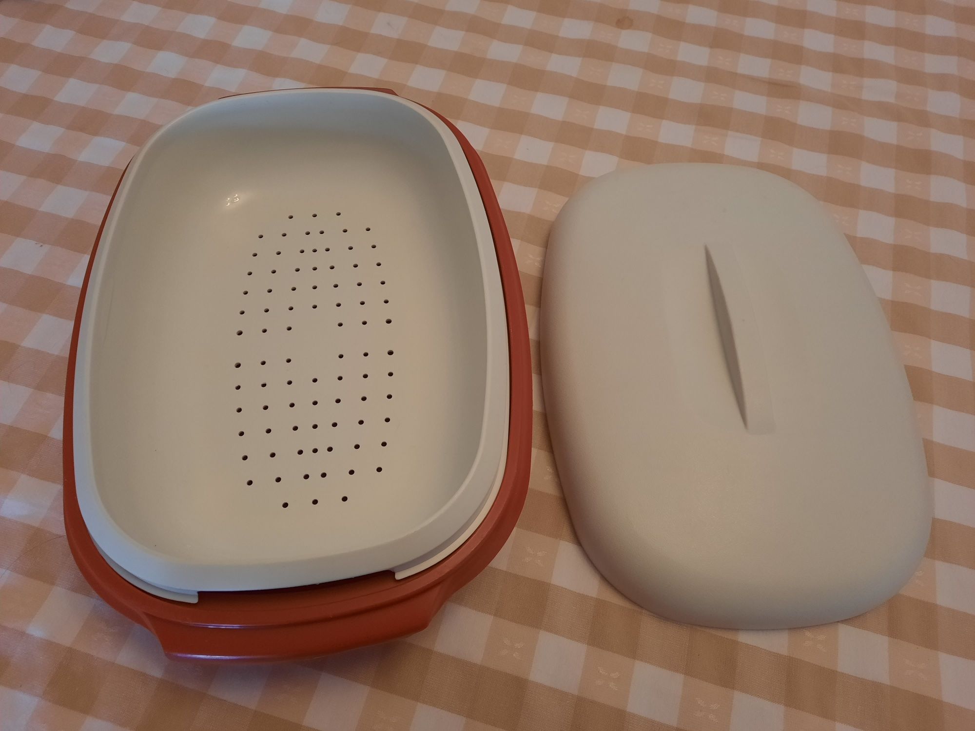 Travessa oval com tampa Tupperware