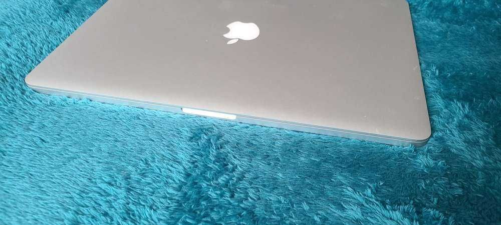 Apple MacBook Pro 15 Retina i7 2.8GHz 16GB 2015 AMD