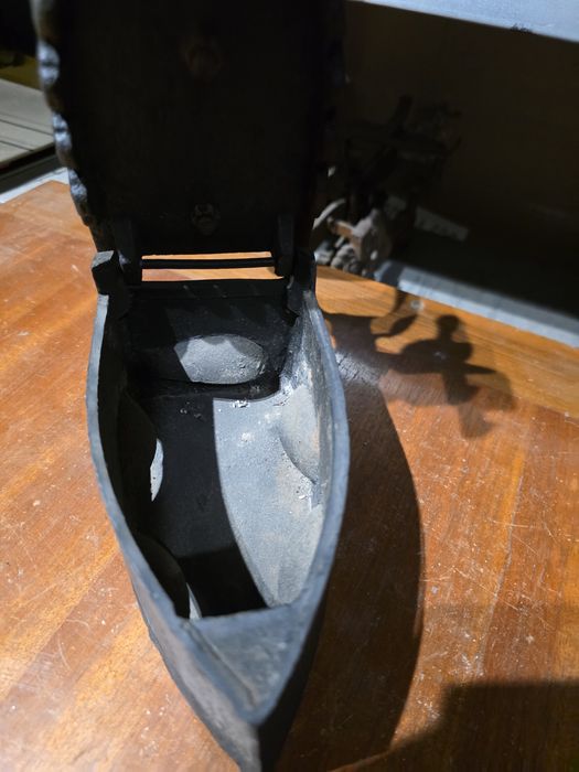 Stare żelazko na węgiel