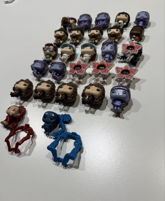 Продам kinder joy stranger things фігурки