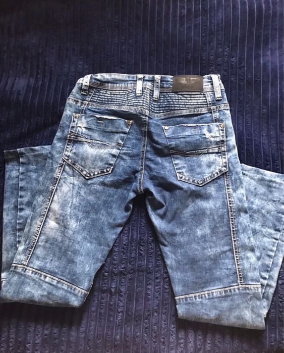 Niebieskie spodnie dżinsowe 29 na wiele guzików Denim
