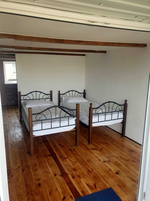 Частина будинку подобово біля озера(ціна з особи)