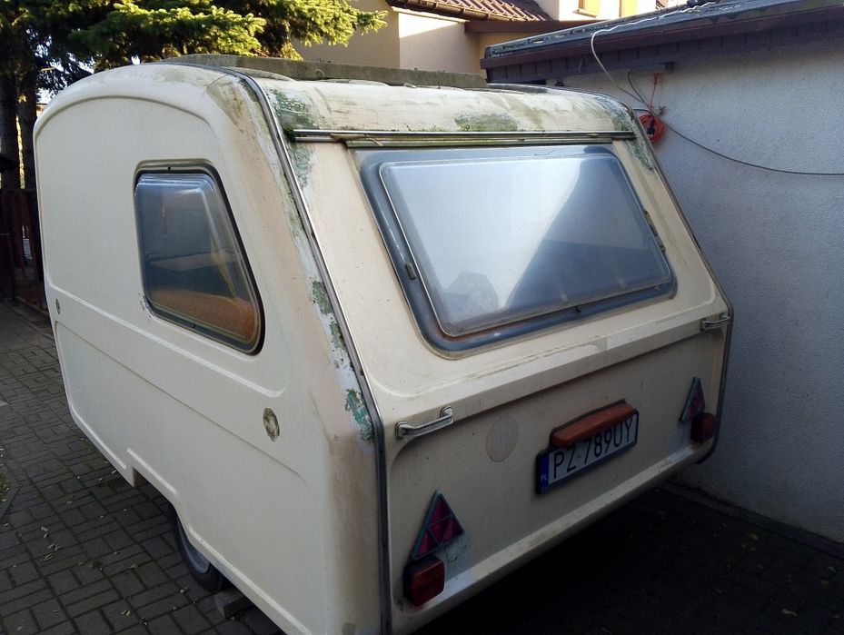 Przyczepa kempingowa niewiadów N 126 E zarejestrowana.