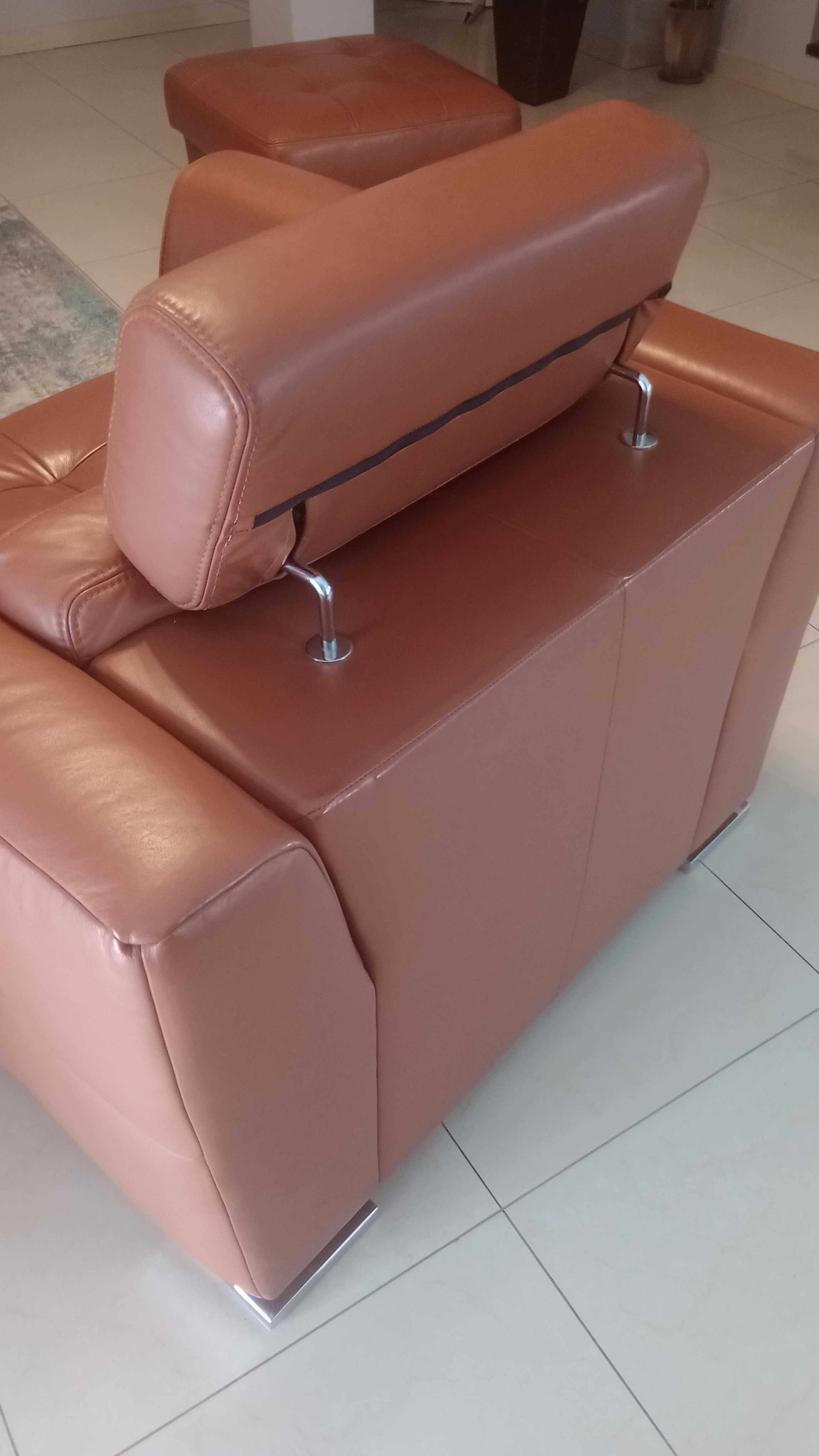 Zestaw  KATALIA ze skóry sofa 2,5 z funkcją spania  dwa fotele  hocker