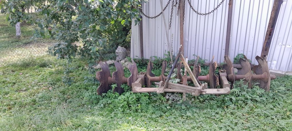 Трактор Т40, диски, плуг, причіп