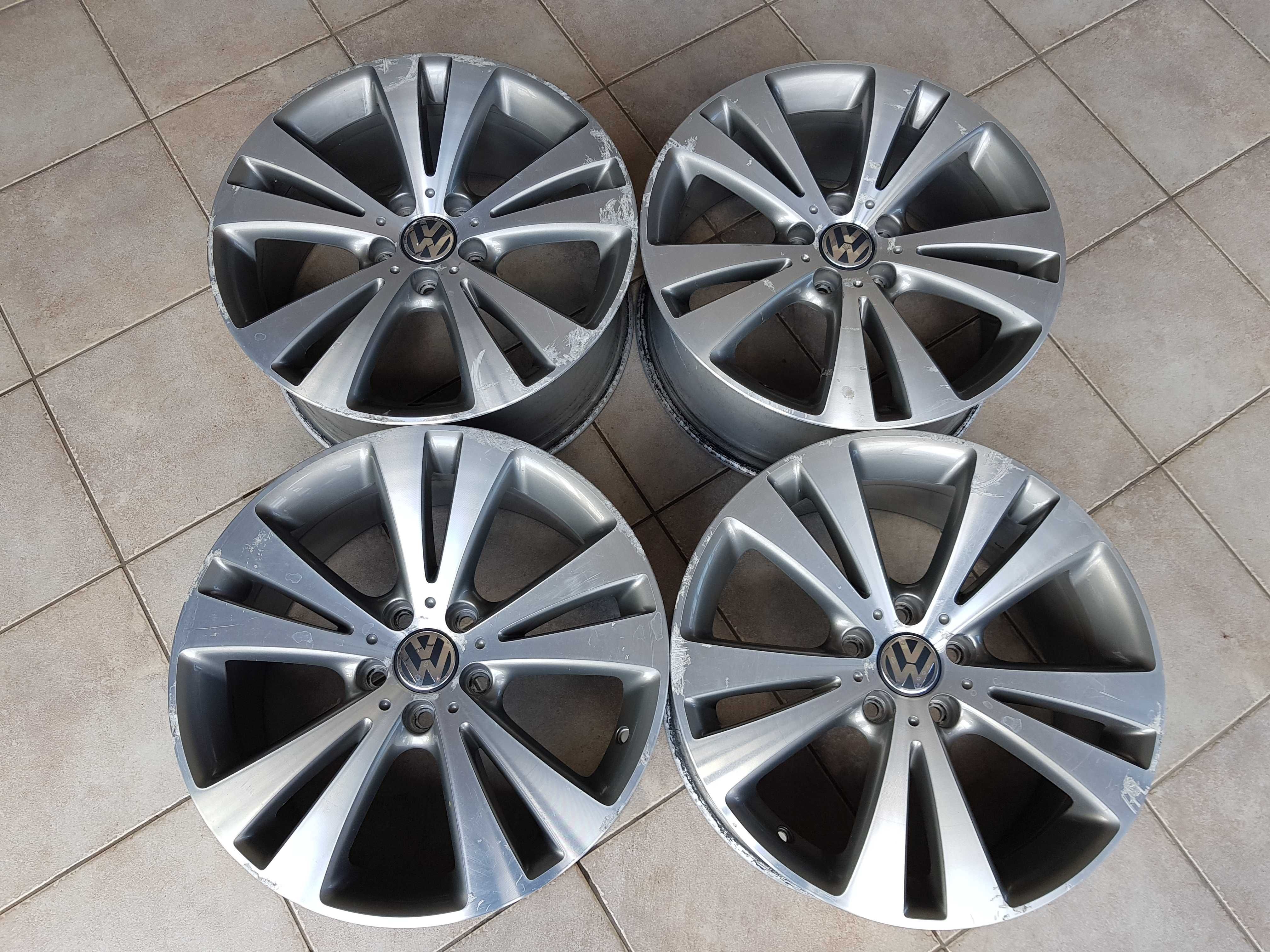 Felgi aluminiowe VW Passat B6 B7 CC Chicago 8x18 et44 5x112