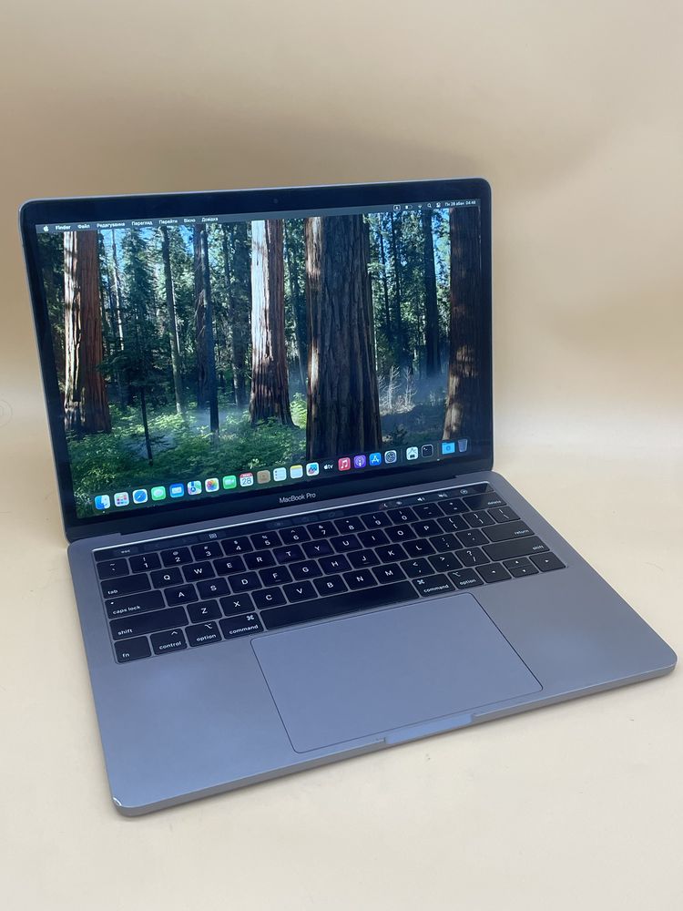 Macbook pro 2018 13.3 8gb  256 gb ssd i5 touchbar
