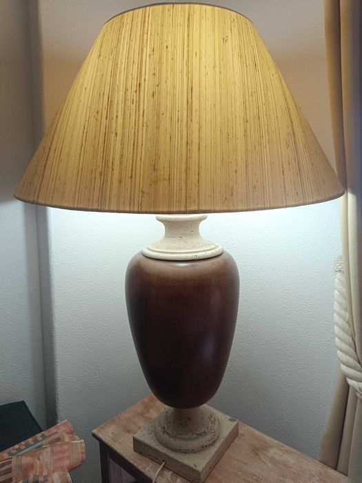 Vendo candeeiro de apoio a sala