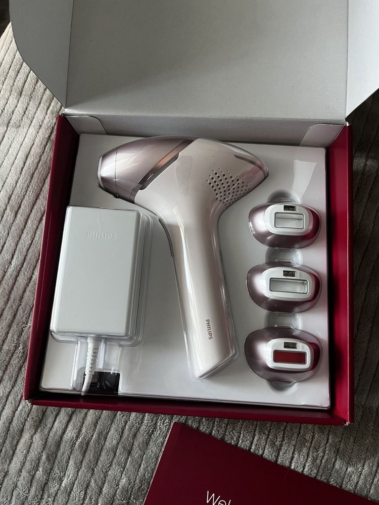 Фотоепілятор Philips Lumea IPL Hair Removal 9900