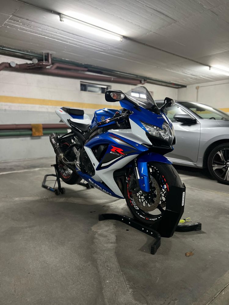 Suzuki GSXR-R 750