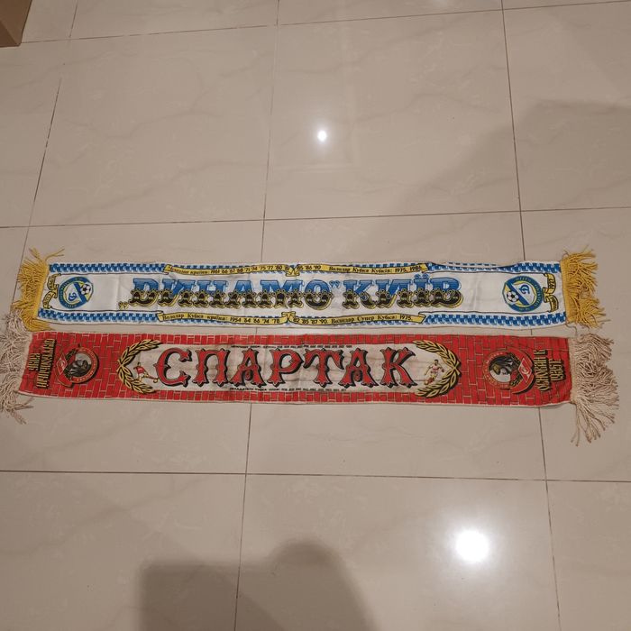 2 cachecóis muito raros e antigos em cetim de 2 clubes de futebol