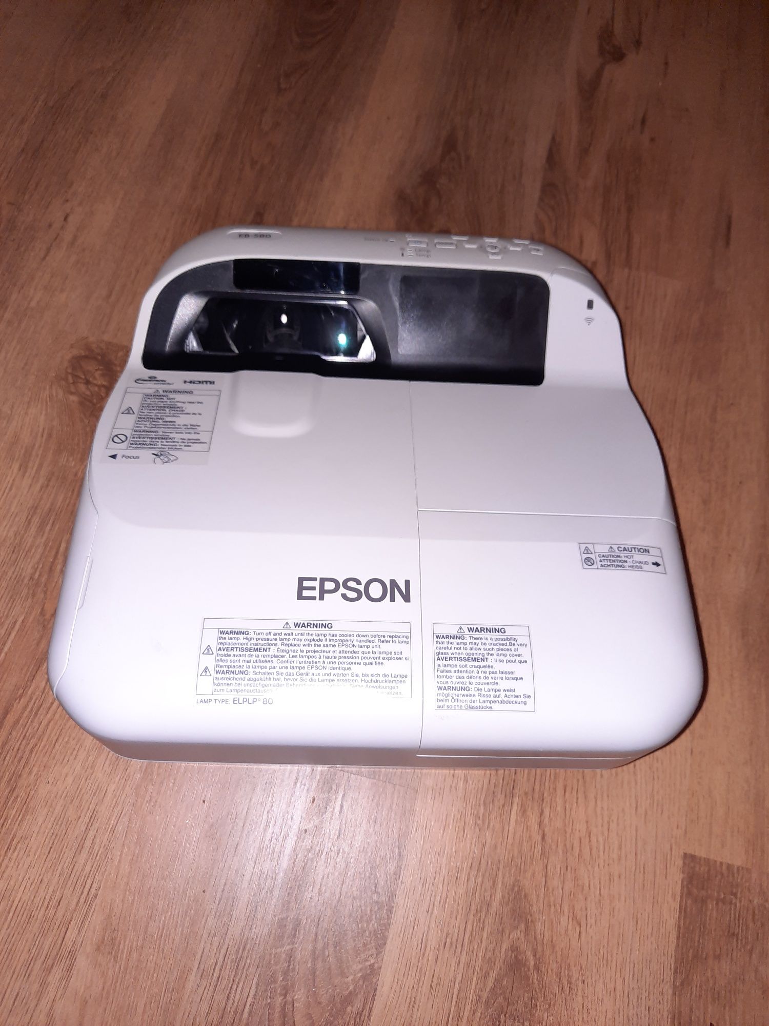 Projektor Epson EB-580 krótkiego rzutu