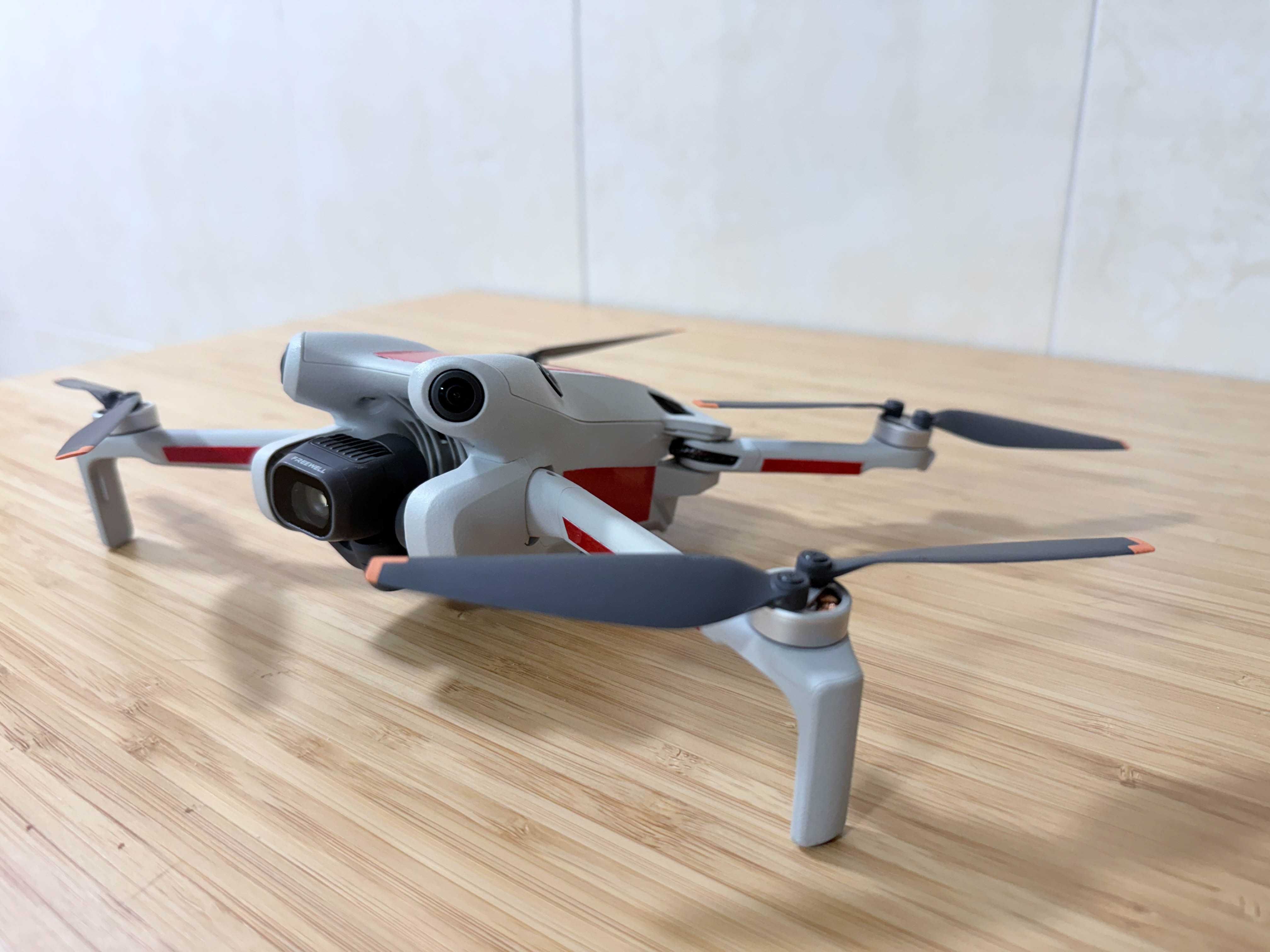 Drone DJI Mini 4 Pro e DJI Goggles Integra