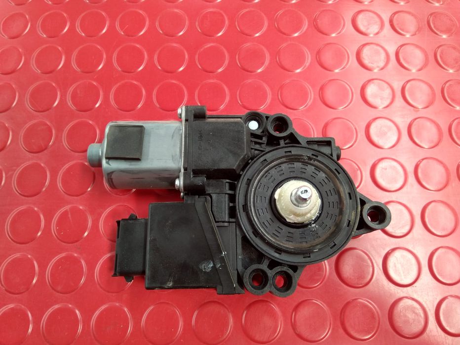 Motor Elevador Frente Esq - 82450-A2010 / 82450A2010 - KIA CEE'D (JD)