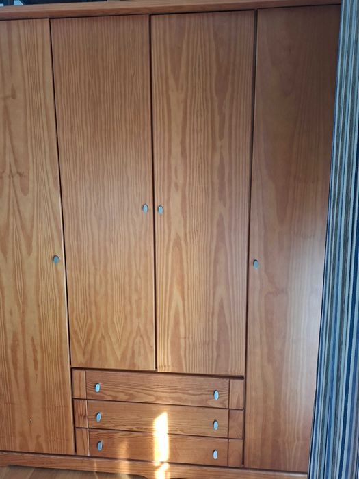 Quarto completo em madeira