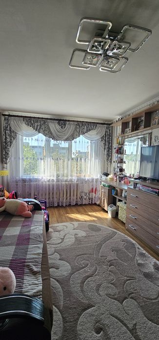 Чудова трьохкімнатна квартира по  Ю.Вороного