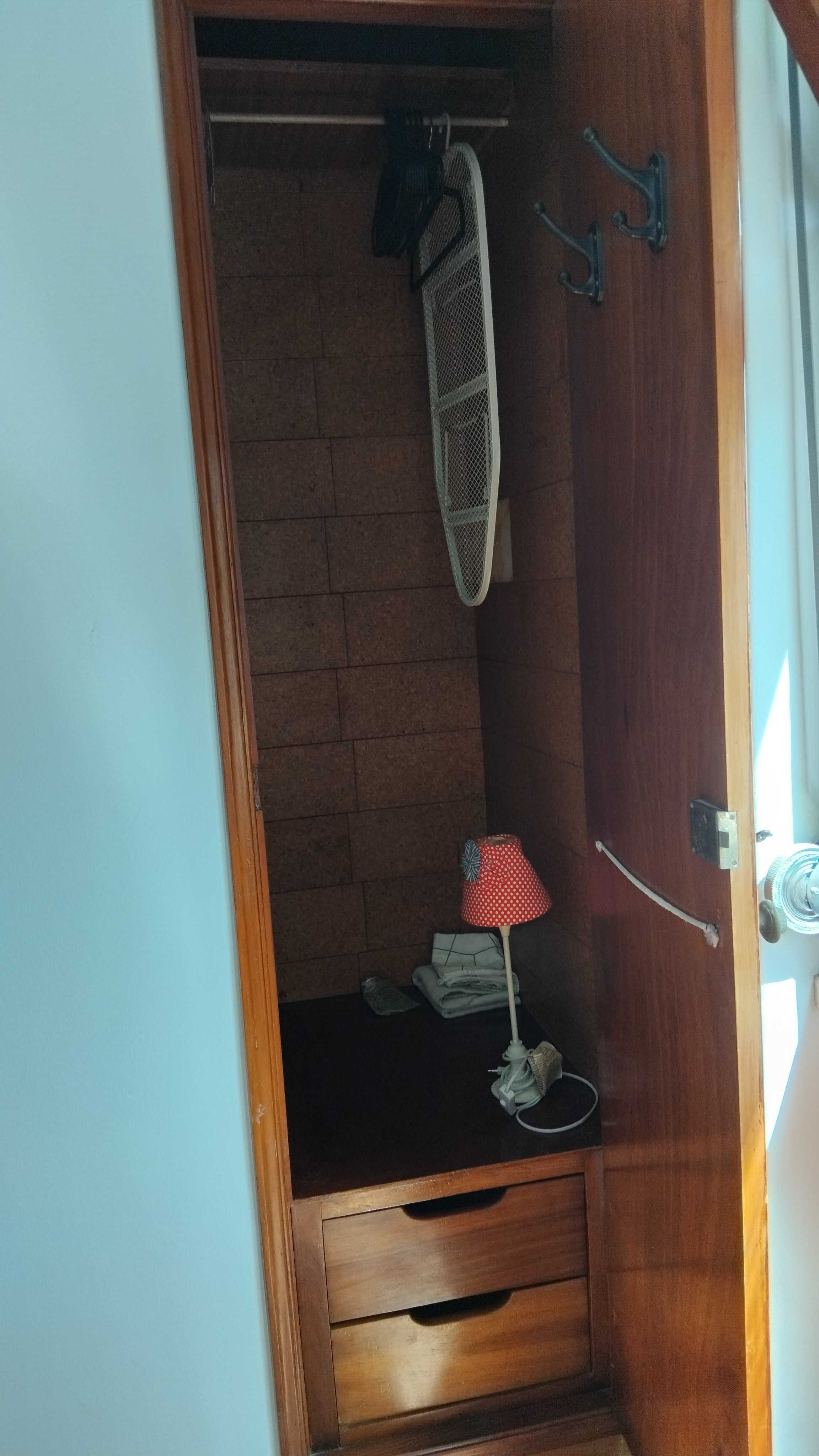 Quarto mobilado em Monte Abraão, despesas incluídas, contrato Finanças