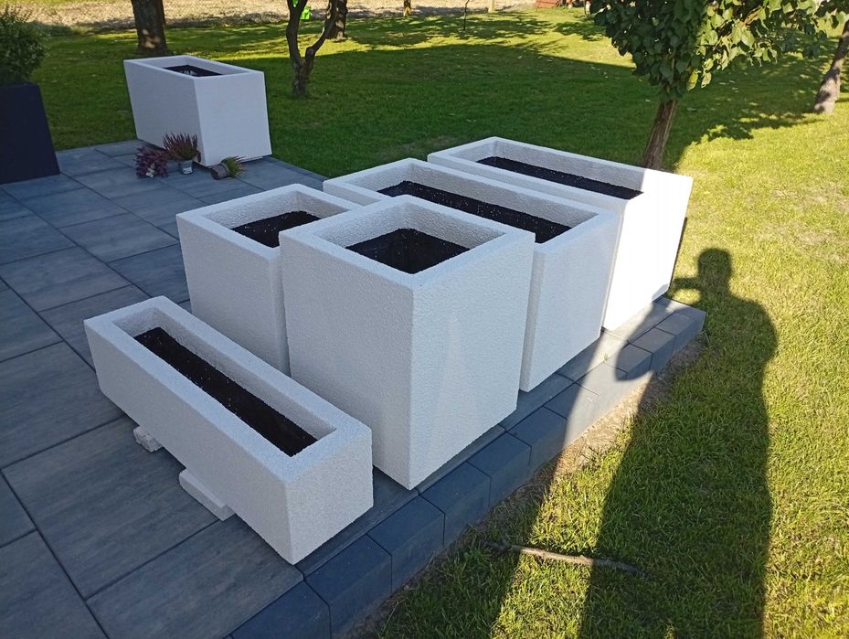 Donica. Donica ocieplana. Termo donica. Beton architektoniczny, tynk.
