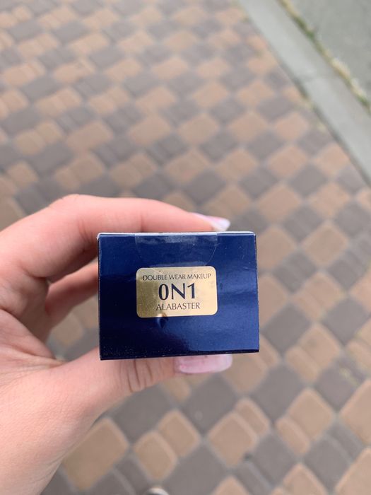 Estée Lauder , тональна основа