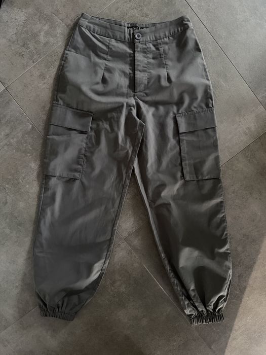 Szare spodnie joggery boohoo rozm 34