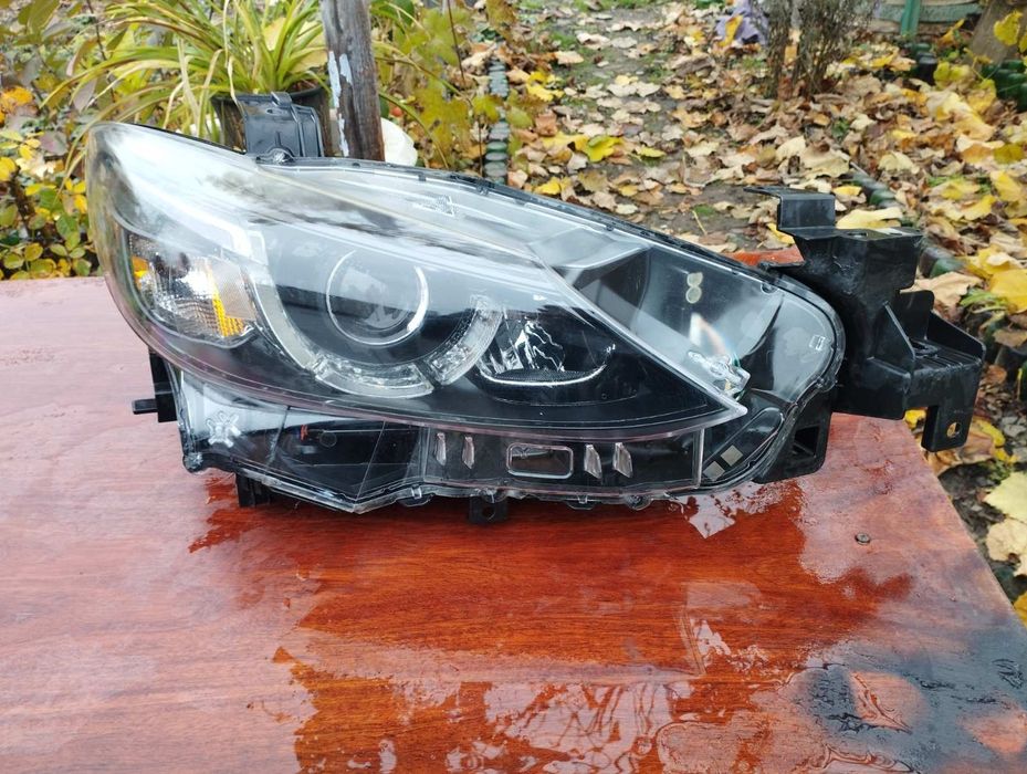 Фара передня права Mazda 6 gj