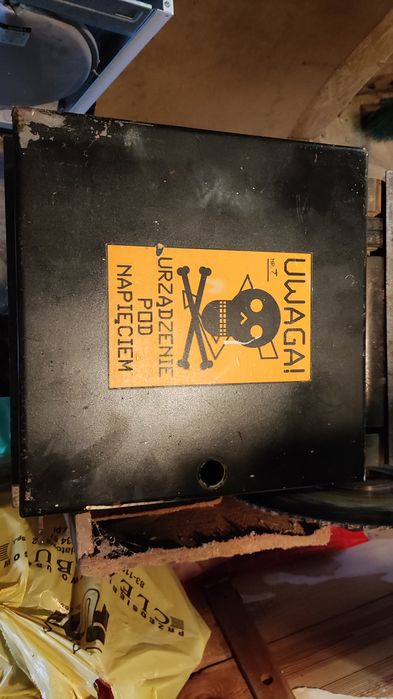 Skrzynki elektryczne, dwie sztuki 30 x30 x 11