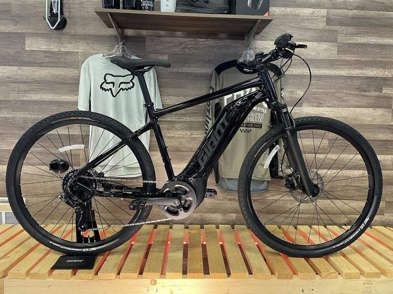 Nowy Rower Elektryczny Rozmiar M Giant Roam E+ GTS Black Koła 28 cali