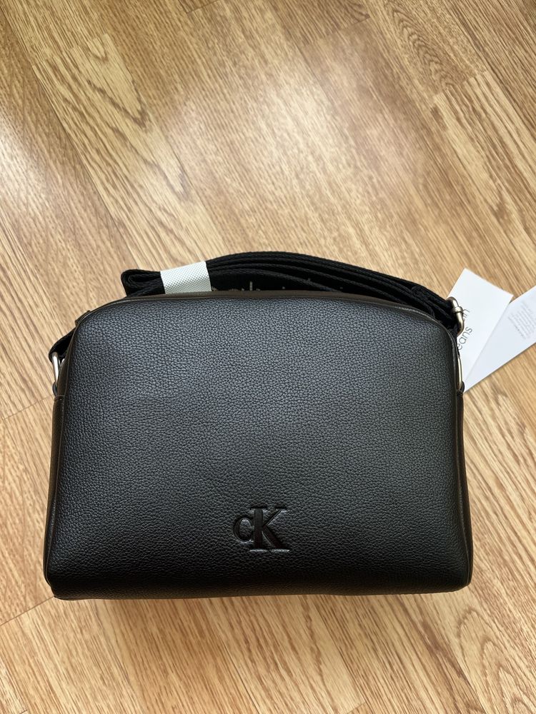 Продам сумку Calvin Klein, оригінал, широкий ремінь