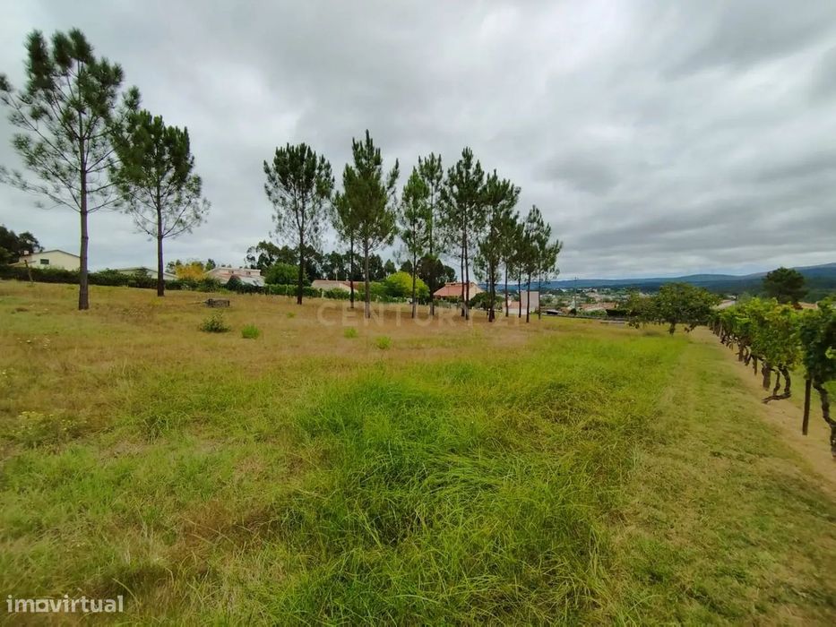 Terreno com 2120m2 Construtível em Pombal