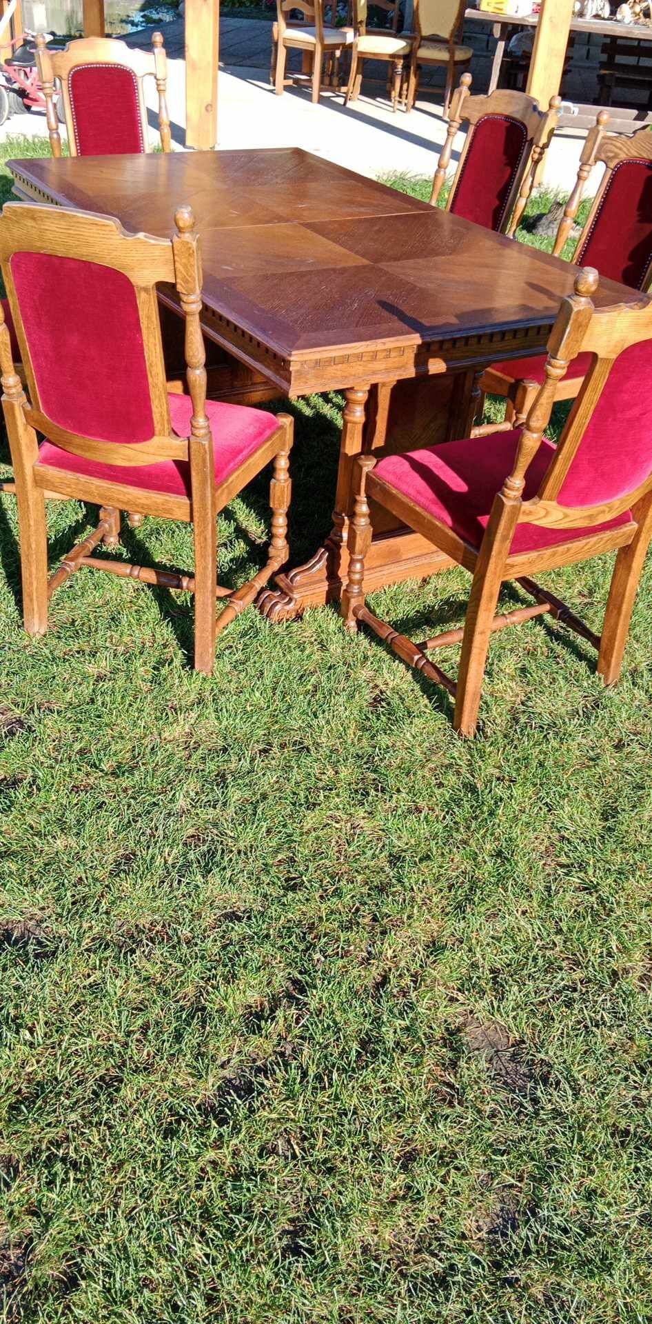 Stół I 6 czerwonych krzeseł
