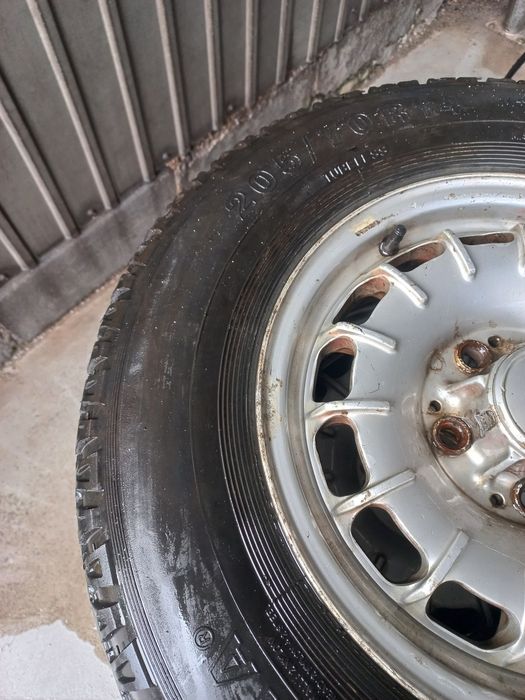 Продам резину 205 70 14