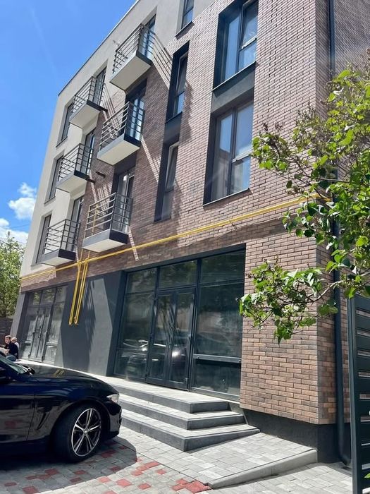 Продається приміщення в будинку клубного типу