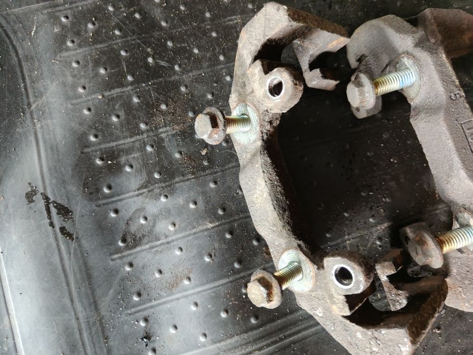 Jarzmo przód jarzma lewe prawe Ford Fiesta mk6 benzyna