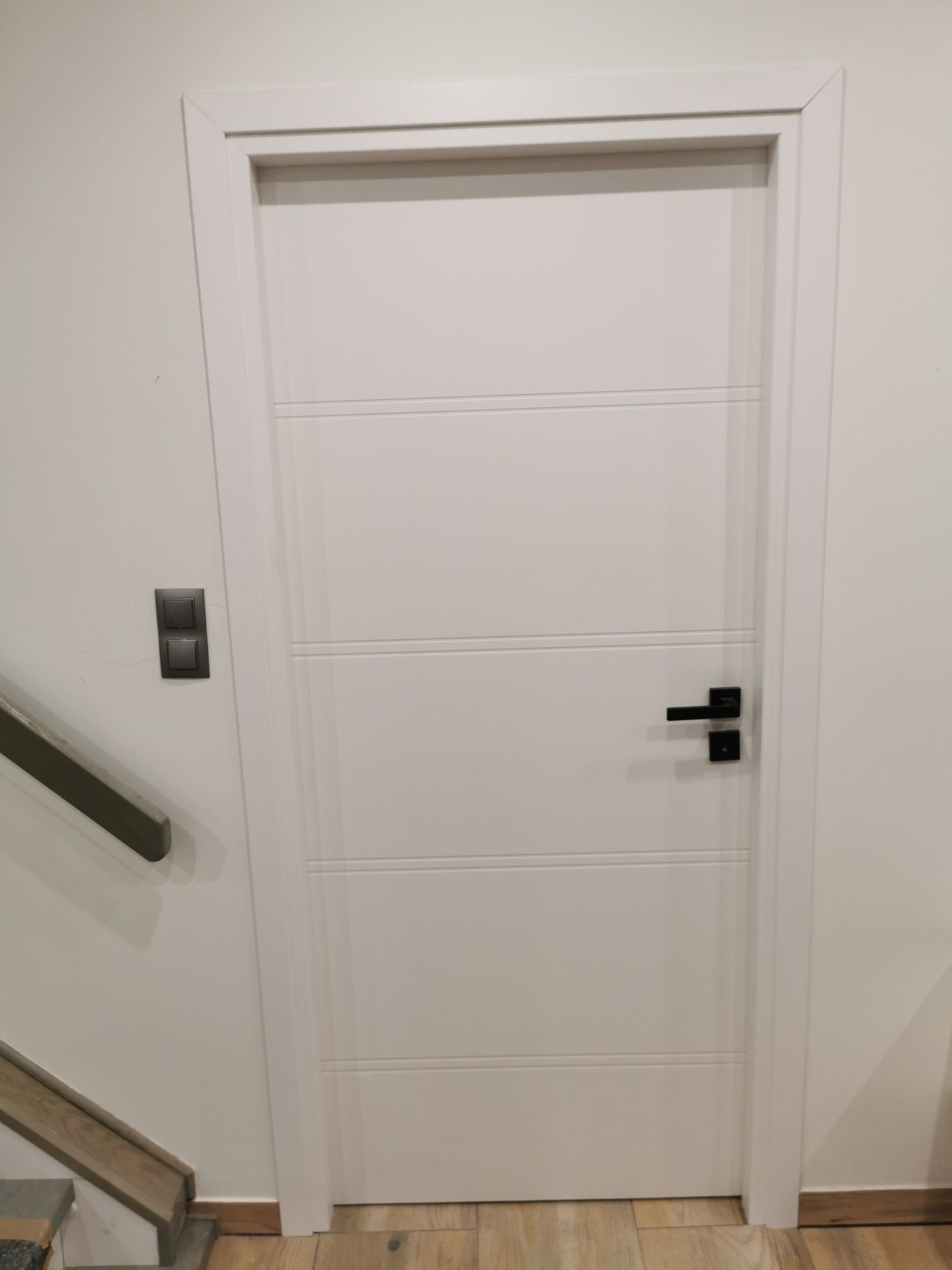 Drzwi wewnętrzne białe z futryną 80cm