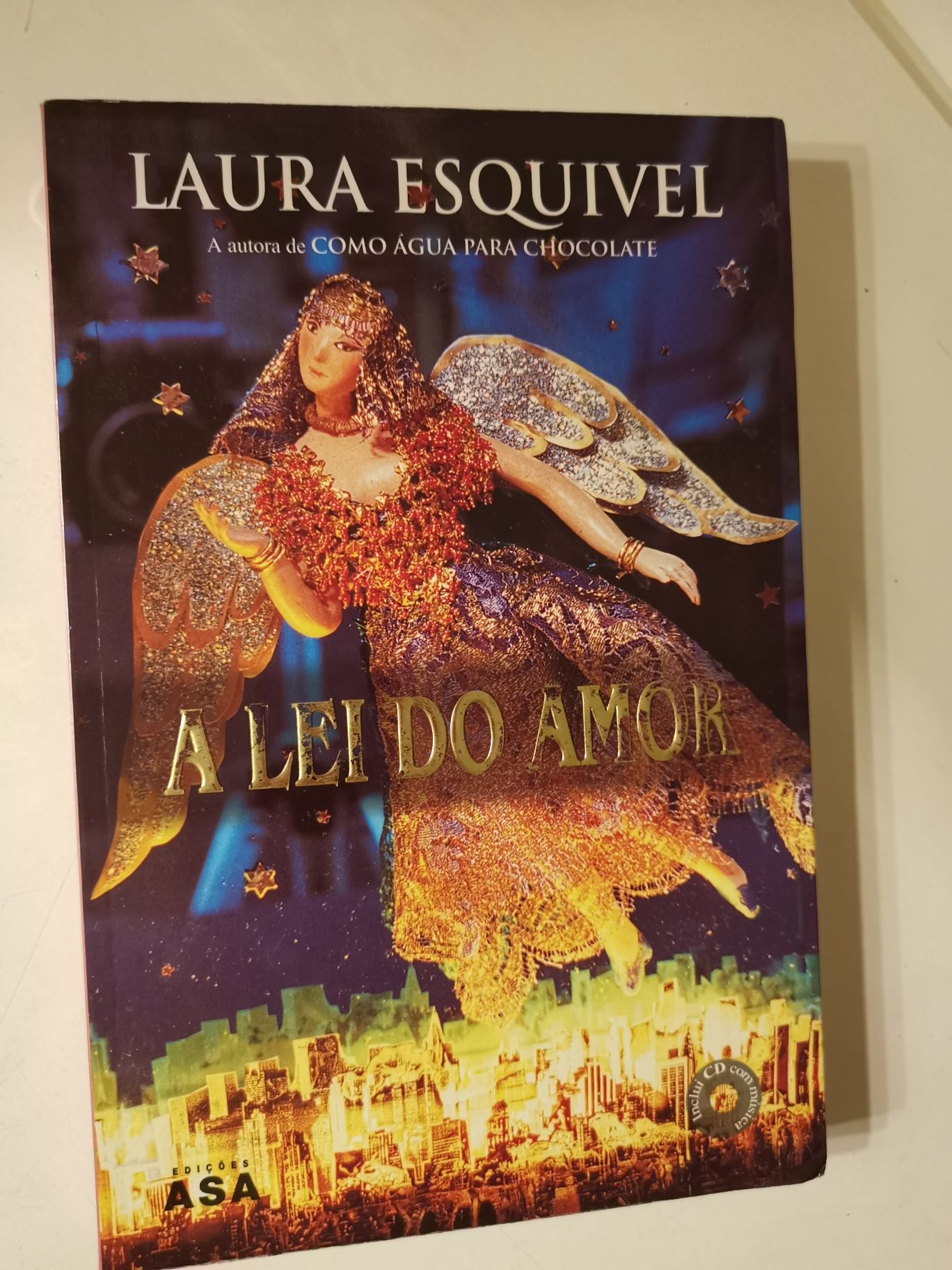 Livros: Artur e a Cidade Proibida; Retrato a Sépia; A Lei do Amor