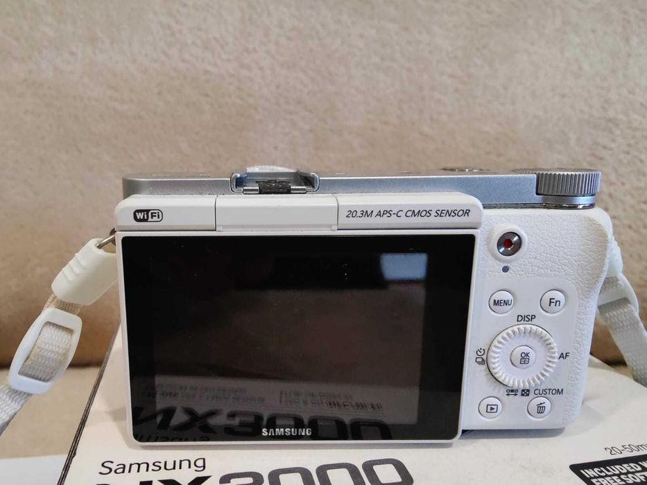 Càmara digital Samsung mirrorless Samsung NX 3000 com alguns extras