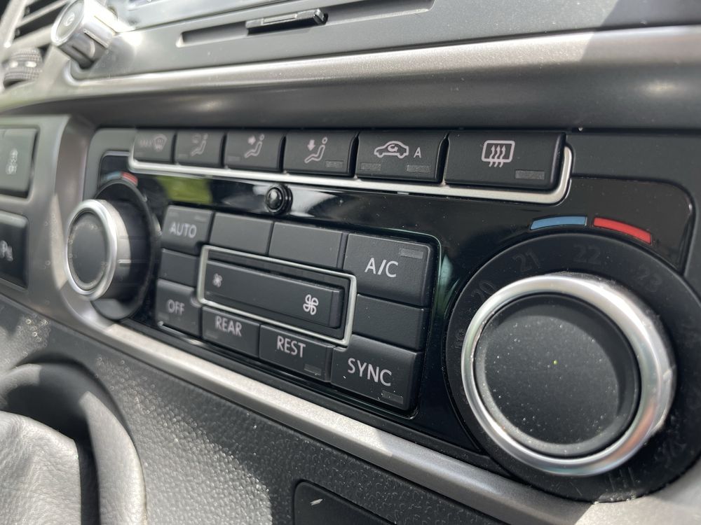VW Caravelle 2014 SALON PL 2-właściciel BEZWYPADKOWY 2.0 TDi 140KM