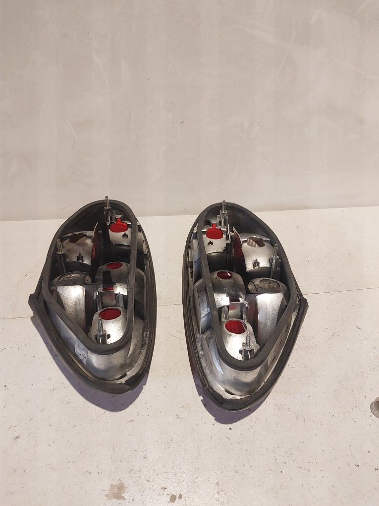 Jaguar XK 8 tylna lampa tył prawa lewa prawy lewy