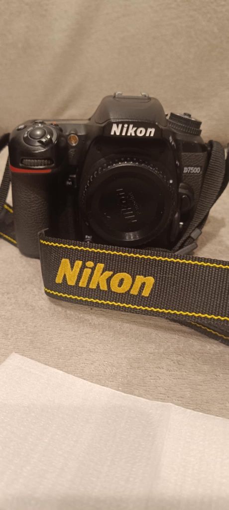 Nikon D7500 z obiektywami i dodatkami