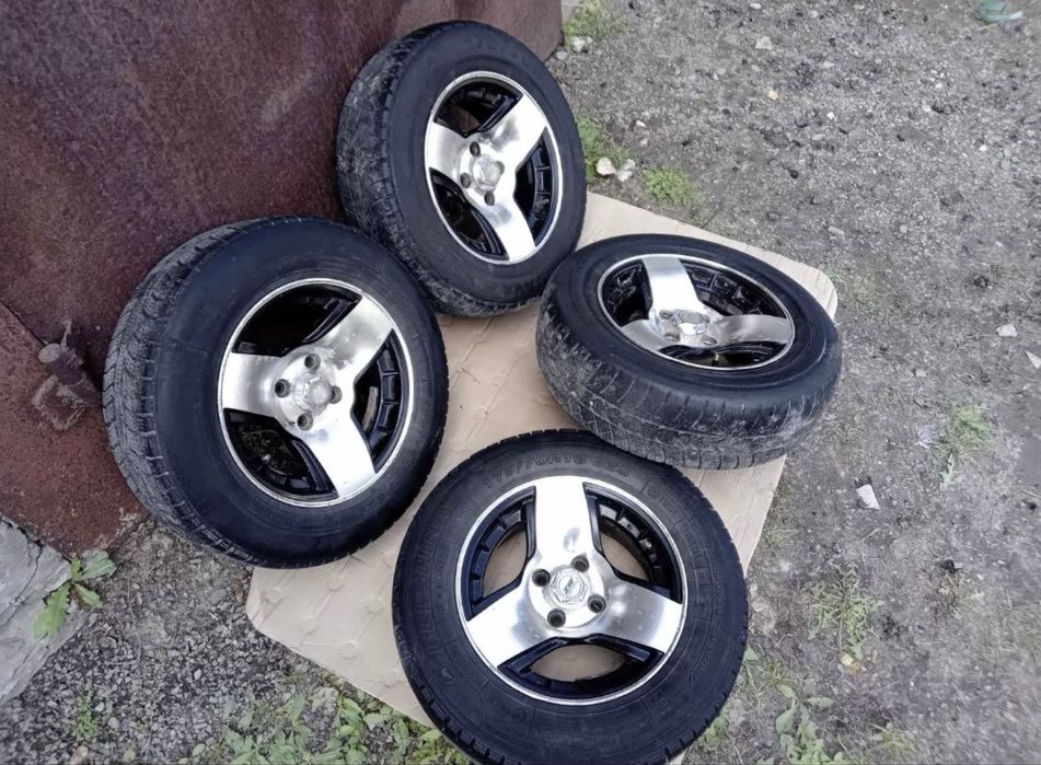 Титани диски на ваз  щимня резина !R13